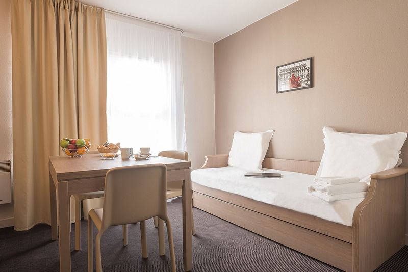 Zenitude Hotel-Residences Magny-Les-Hameaux Exterior photo