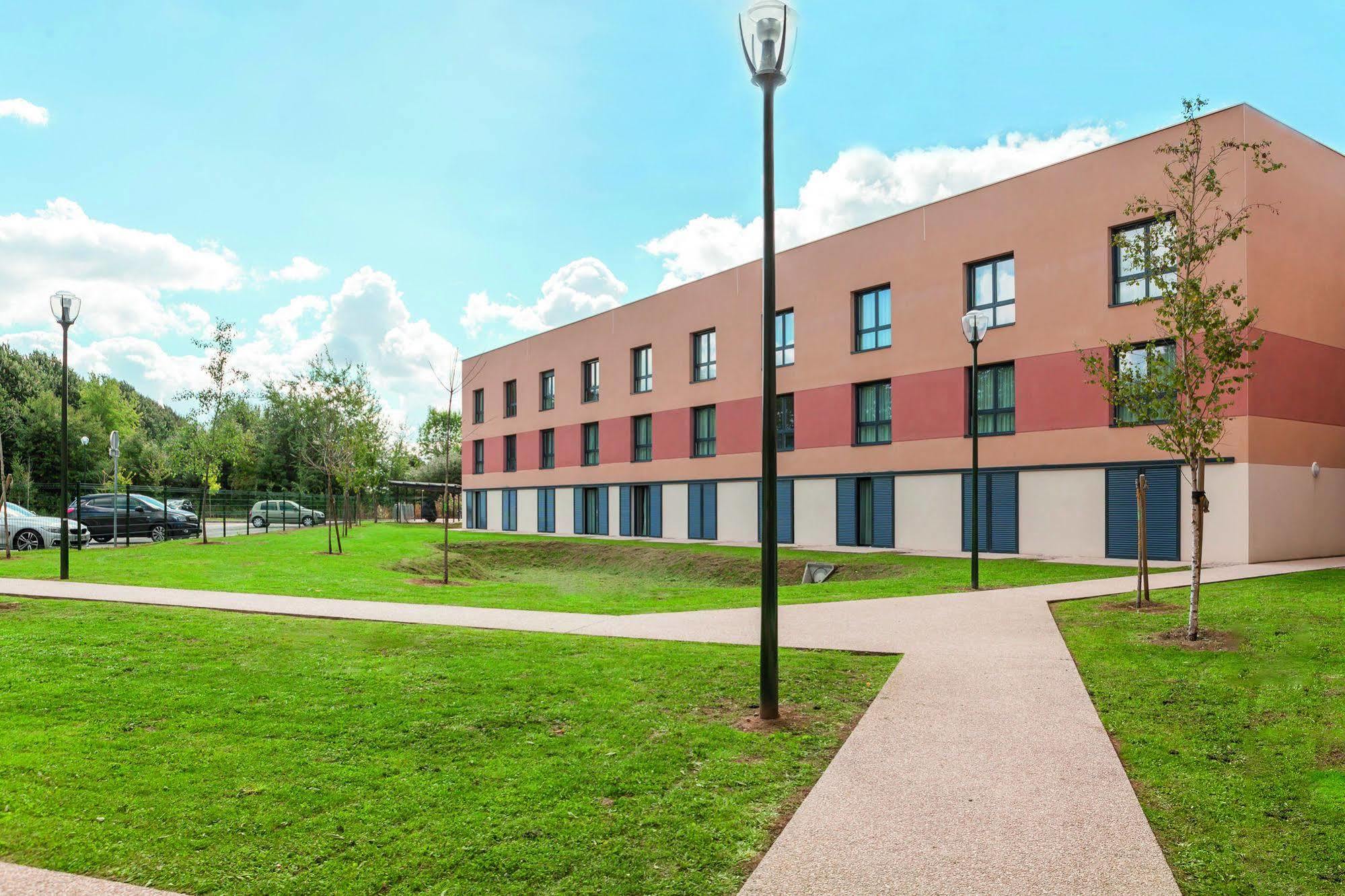 Zenitude Hotel-Residences Magny-Les-Hameaux Exterior photo